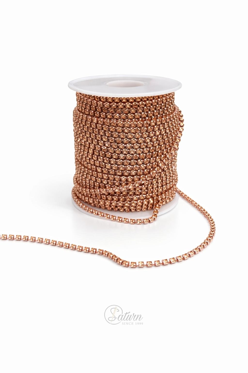 Lant cu strasuri SS12 la metru – strasuri decorative pentru haine si accesorii mercerie saturn 