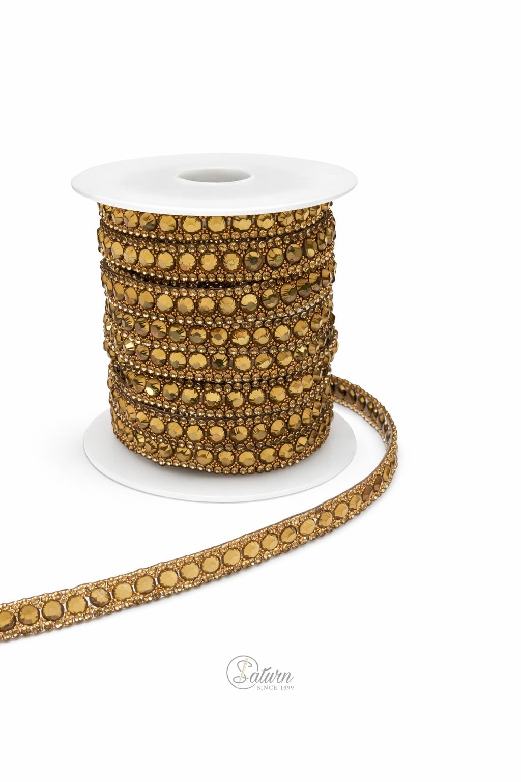 Strasuri autoadezive la metru 1,5 cm – banda decorativa cu cristale pentru haine si accesorii