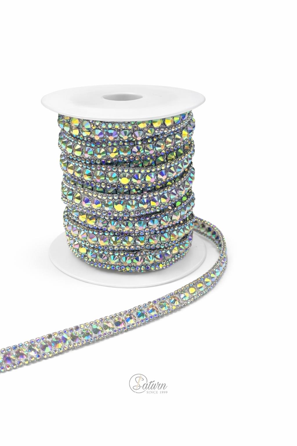 Strasuri autoadezive la metru 1,5 cm – banda decorativa cu cristale pentru haine si accesorii