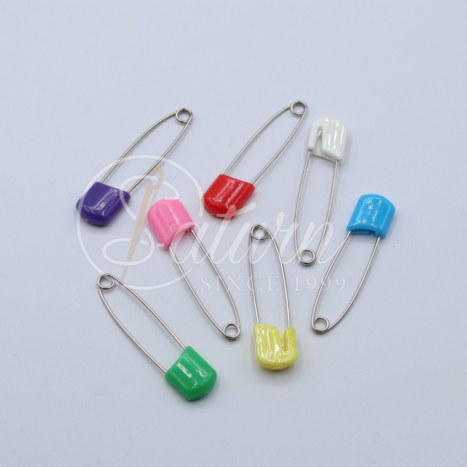 Ace siguranta mari cu capat din plastic  5,5cm – 100 buc cutia, culori mixte