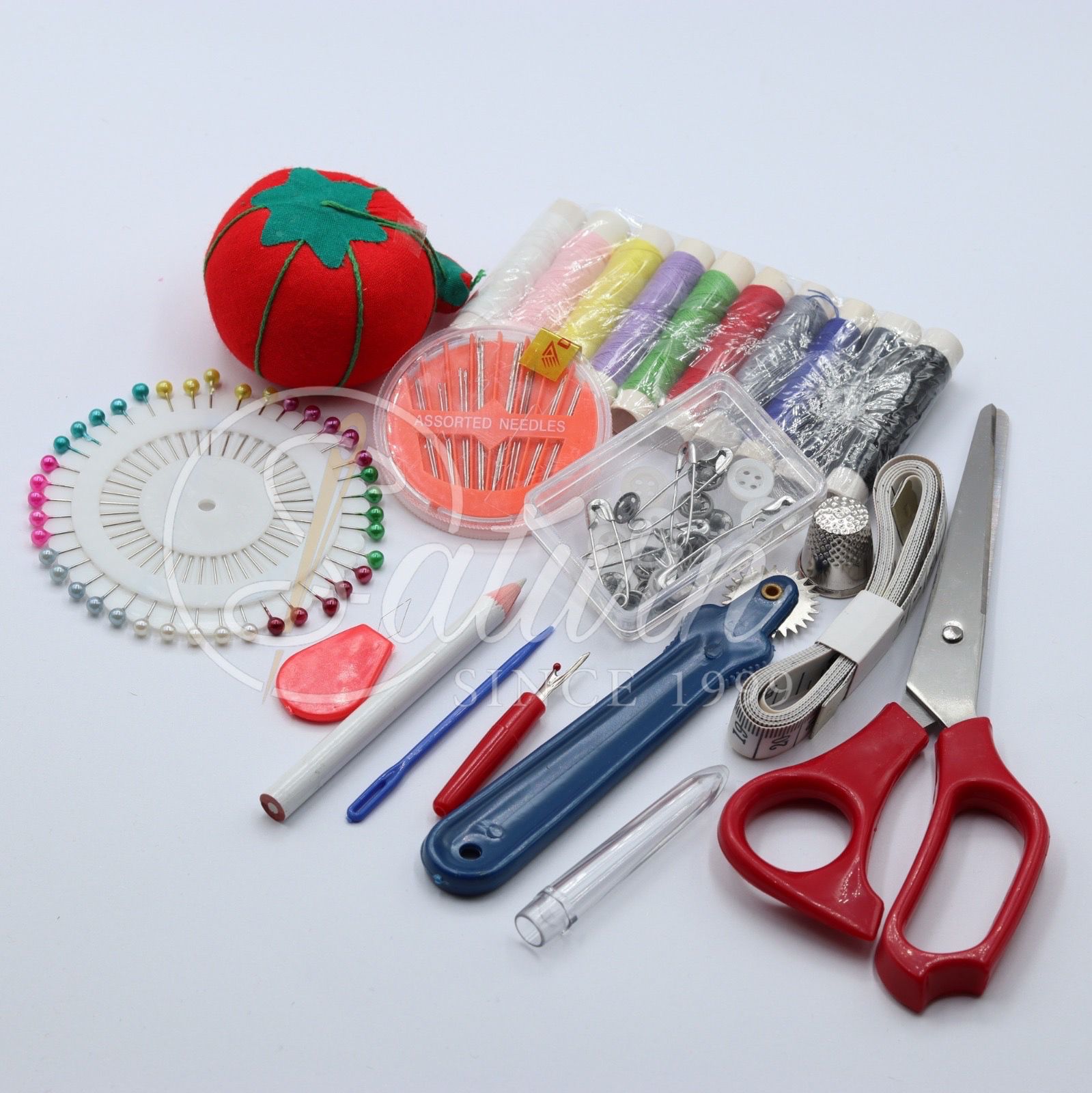 Set cusut portabil – kit mediu,complet de croitorie cu ace,ate si accesorii
