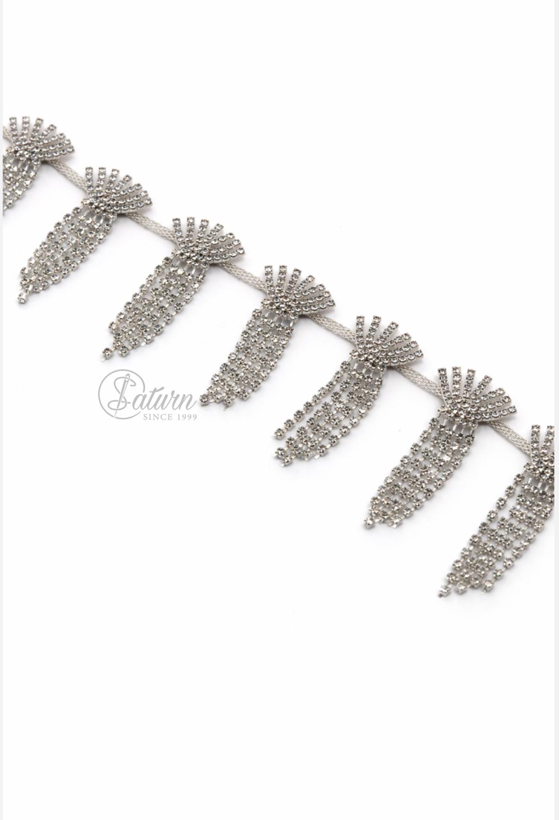 Strasuri Cu Cristale Argintii De Cusut, La Metru – Model Franjurat Elegant 3cm