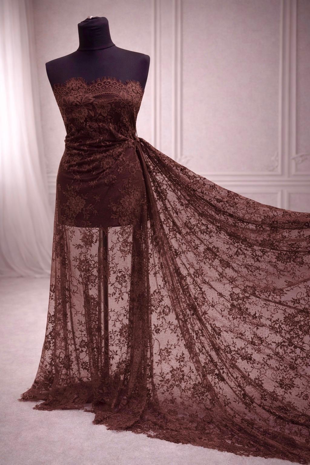 Dantela Chantilly -Model (#0329)Latime 150 cm, 3 m