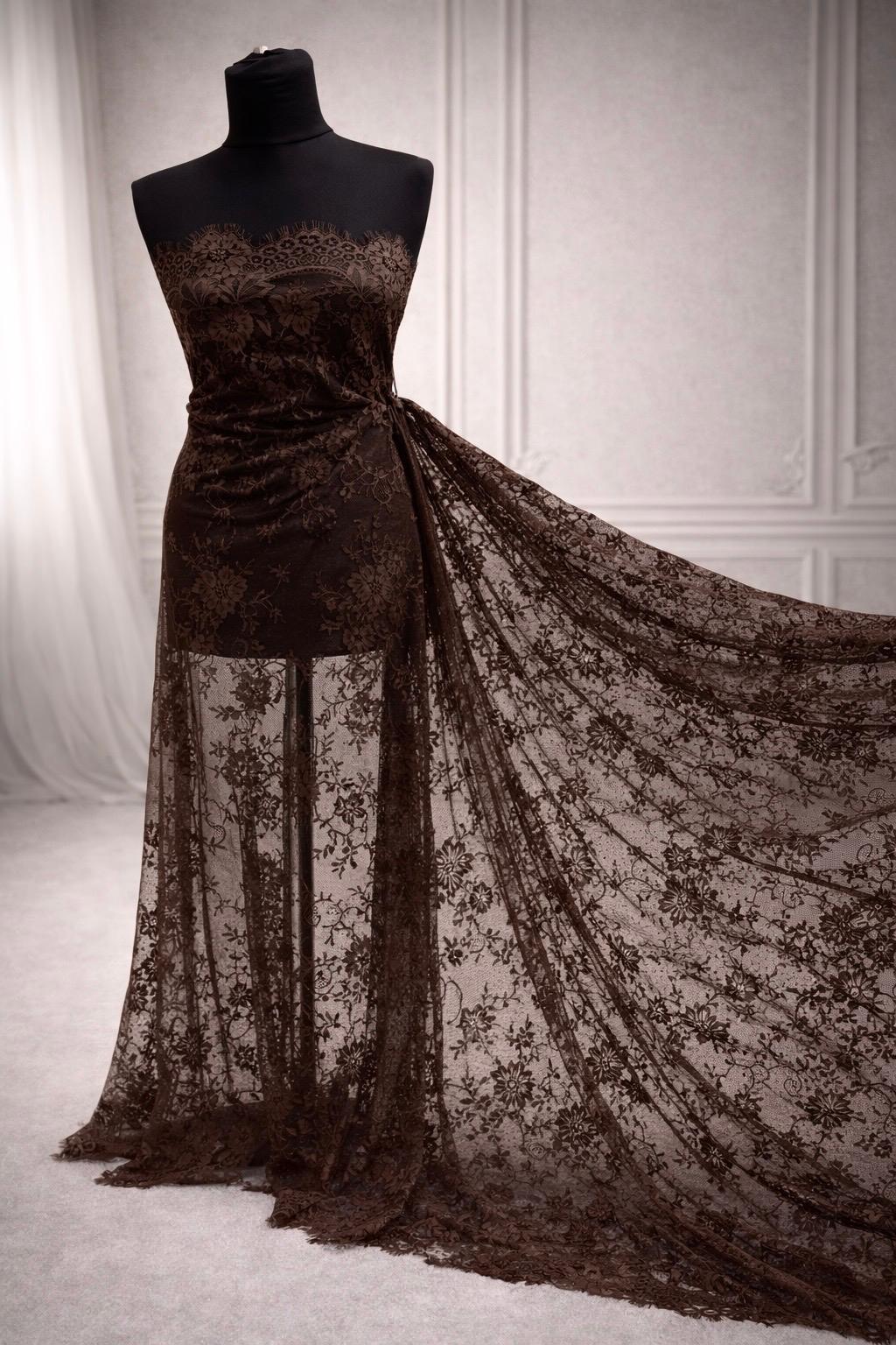 Dantela Chantilly -Model (#0329)Latime 150 cm, 3 m