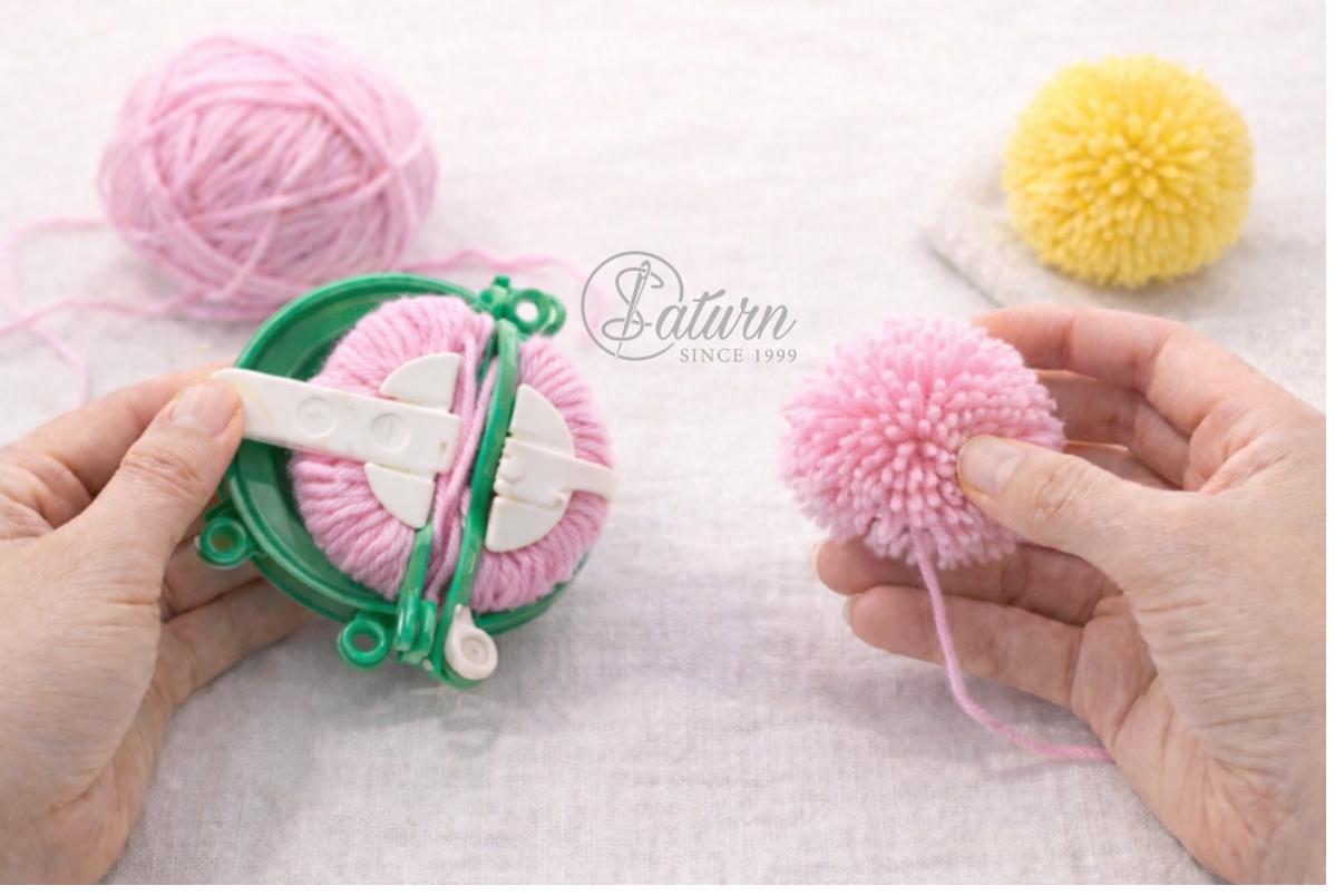 Dispozitiv/Aparat pentru realizat ciucuri (Pom-Pom Maker) – Set de forme multiple