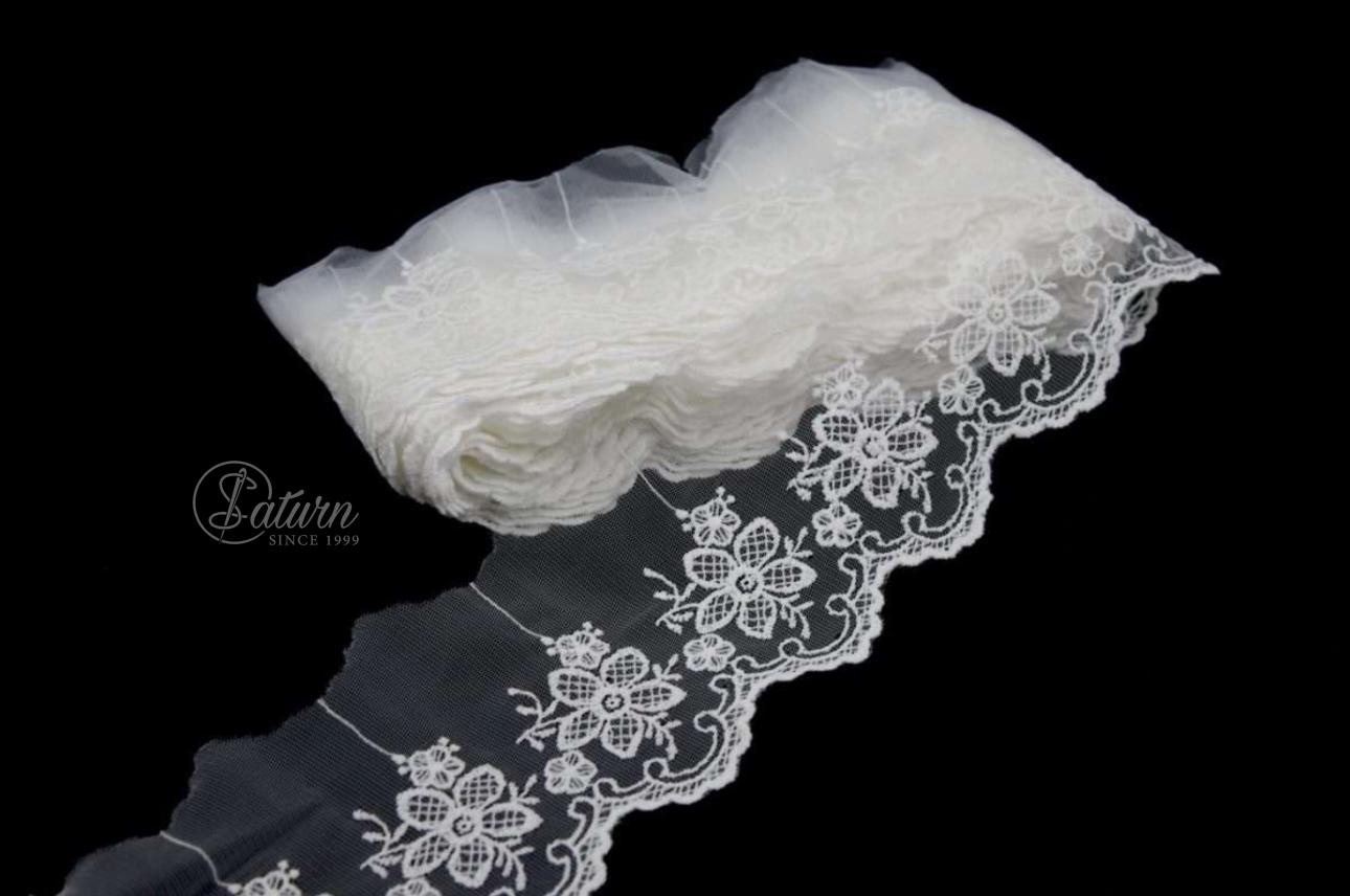 Dantela Brodata pe Tulle cu Flori Mari 9 cm – 9 Metri/Rolă pentru Rochii și Decorațiuni