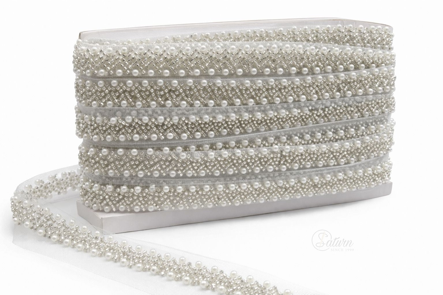 Banda decorativa pe tulle cu perle si margele, latime 1,5 cm/la metru