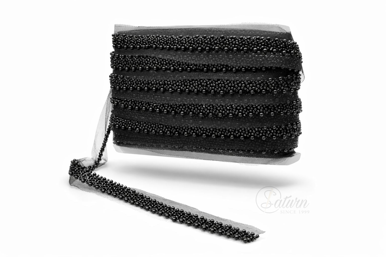 Banda decorativa pe tulle cu perle si margele, latime 1,5 cm/la metru