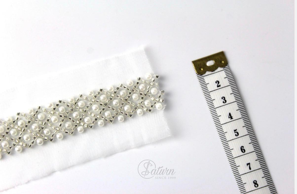 Banda decorativa cu perle si stras pe tulle alb/negru 2.5 cm/ la metru K2910-2
