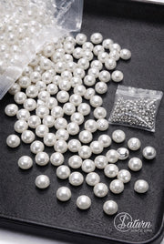 Perle Decorative de Capsat Albe cu tinte  pentru Textile si Accesorii –  (250 g/Punga)