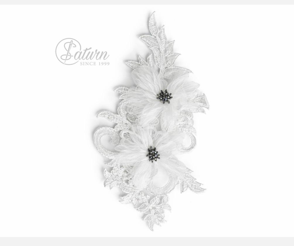 Aplicatie florala 3D cu tulle,pene si margele, 28x8 cm – decor elegant pentru rochii