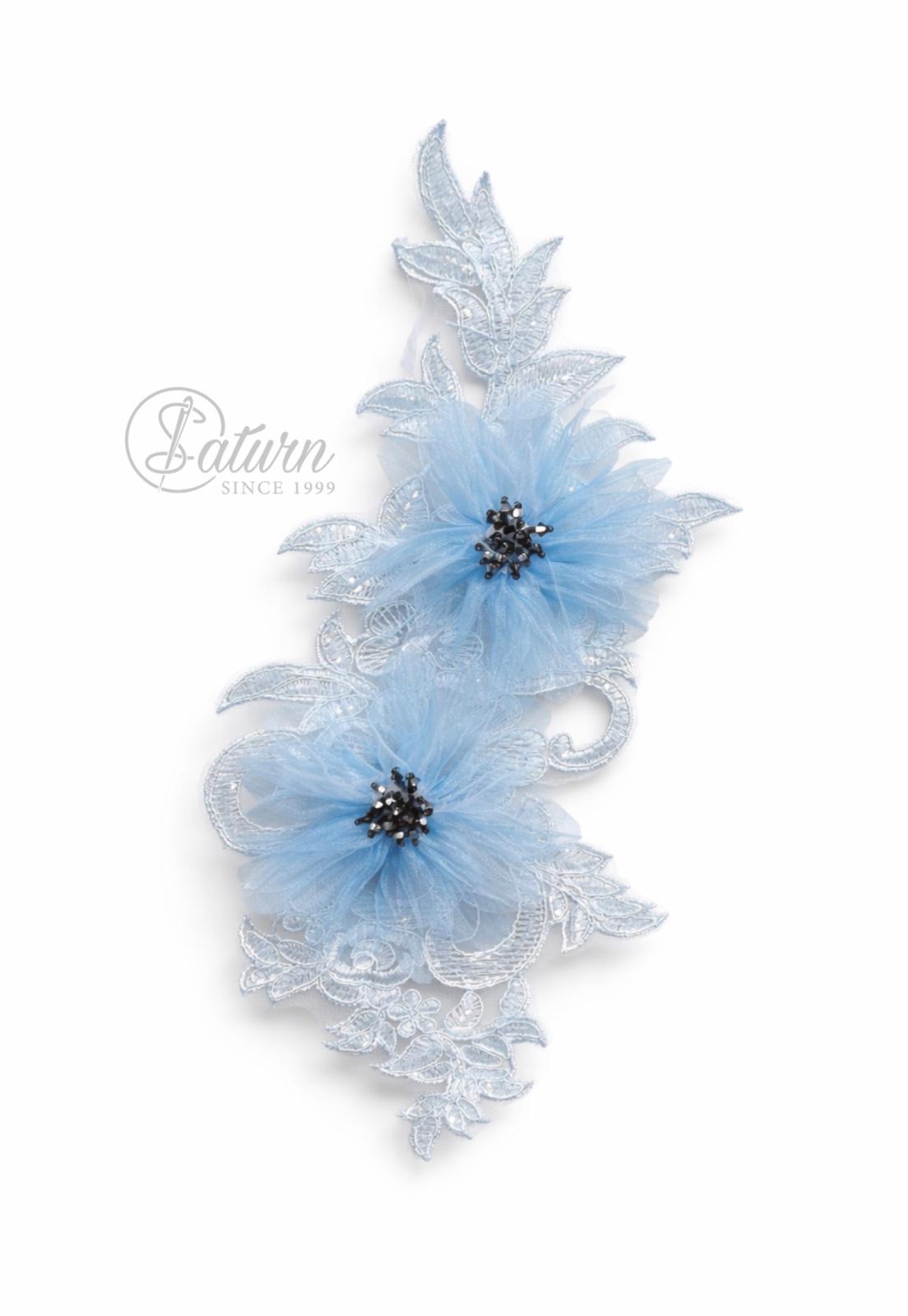 Aplicatie florala 3D cu tulle,pene si margele, 28x8 cm – decor elegant pentru rochii