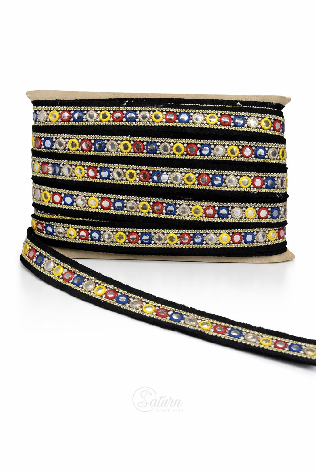 Banda decorativa cu ochiuri colorate pentru haine si croitorie – banda aplicata vestimentara/la metru