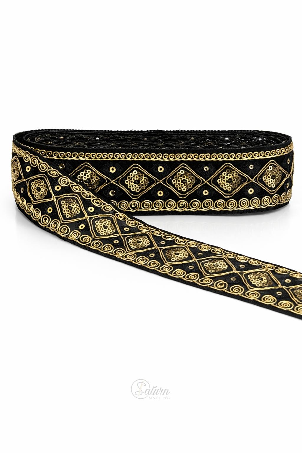 Banda decorativa brodata pe tulle negru cu auriu 5 cm cu paiete pentru rochii si costume elegante/la metru