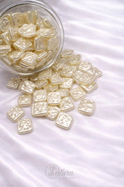 Perle / margele de cusut ivoar patrate texturate pentru bijuterii si decor handmade M15