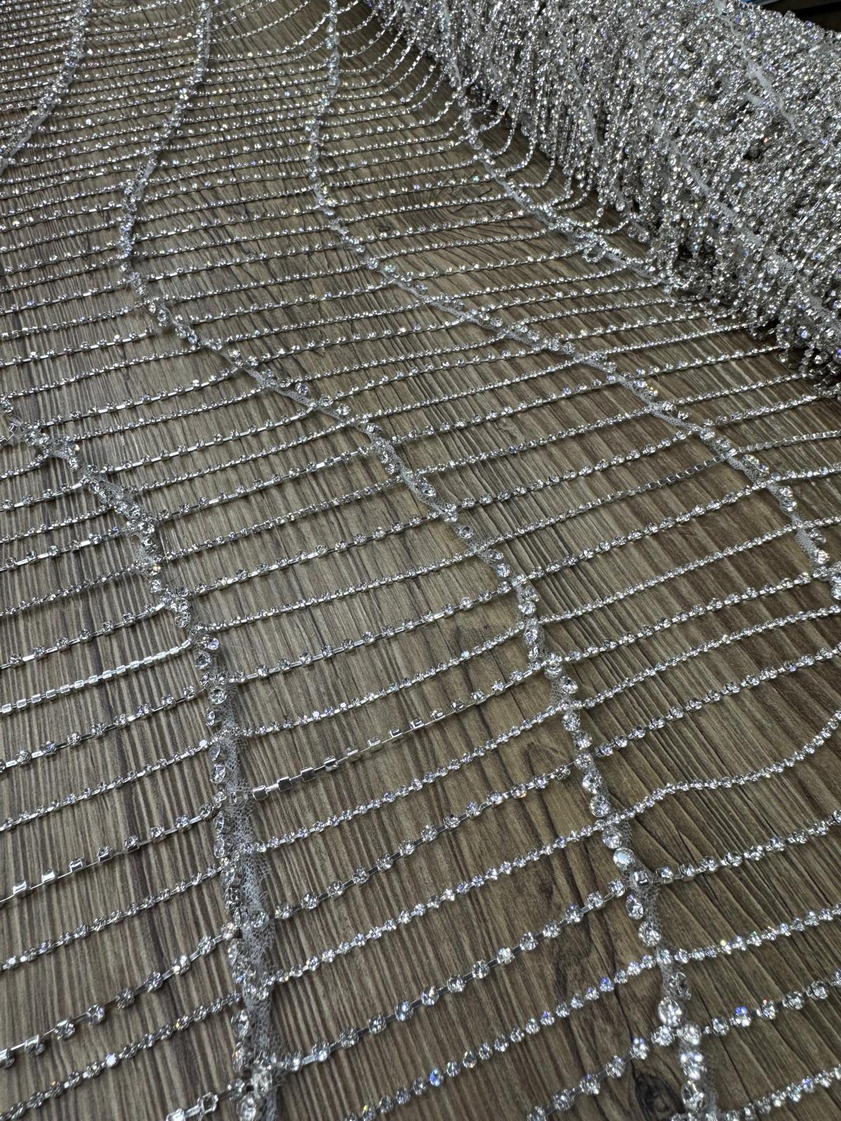 Broderie de lux tip plasa cu cristale , model cu  lanturi, 140 cm DB1450