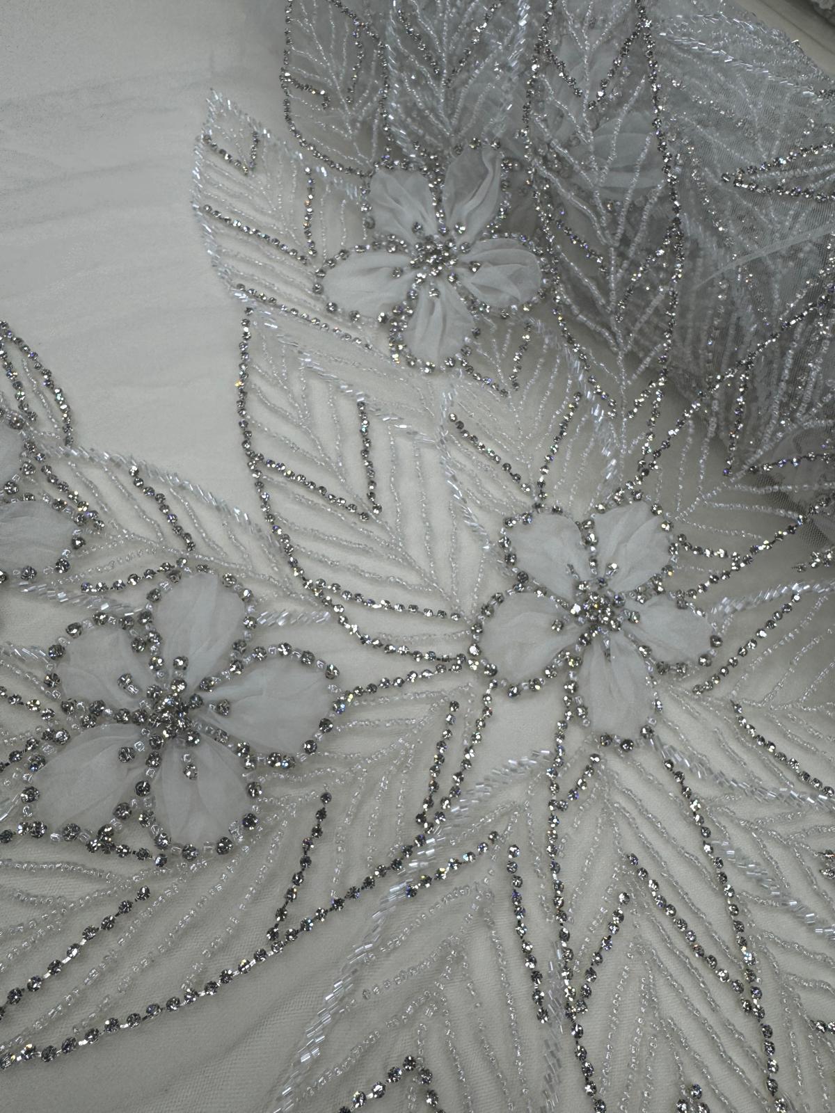 Broderie pe tull cu flori 3D, perle si margele 140 cm/se vinde la metru SJT1246