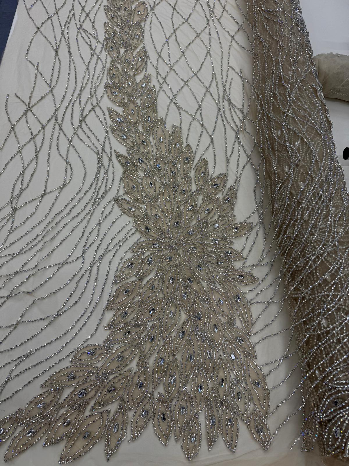 Broderie premium pe tull nude cu cristale, perle și margele DB1421