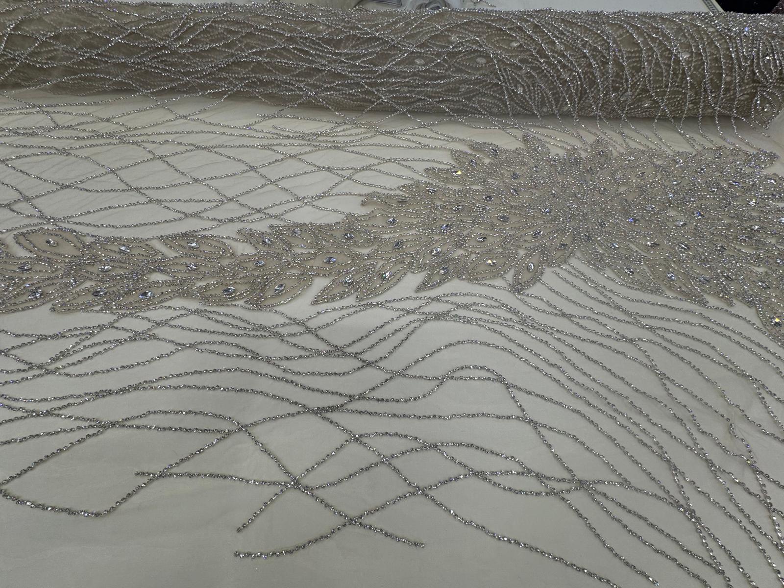 Broderie premium pe tull nude cu cristale, perle și margele DB1421