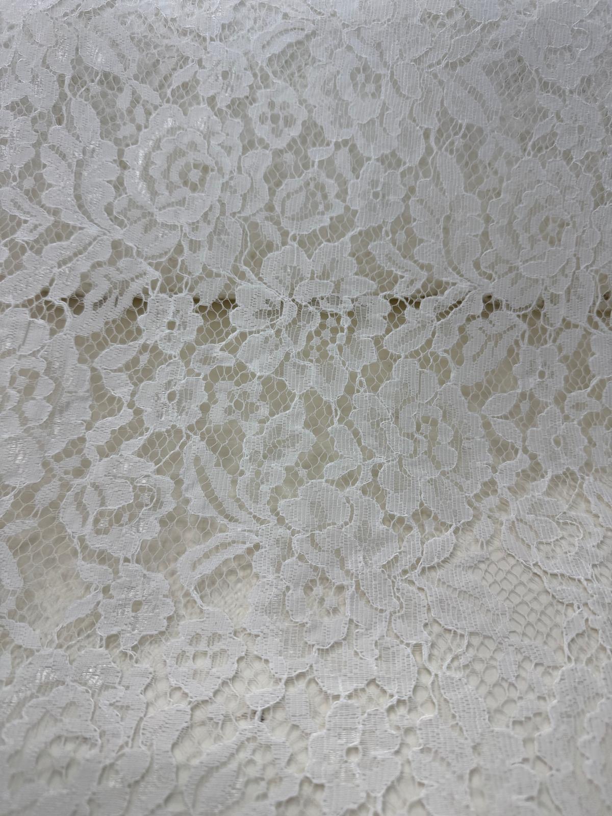 Dantela Florala pentru Rochii Elegante din Bumbac si  poliester si Rochii de Mireasa 140cm/la metru