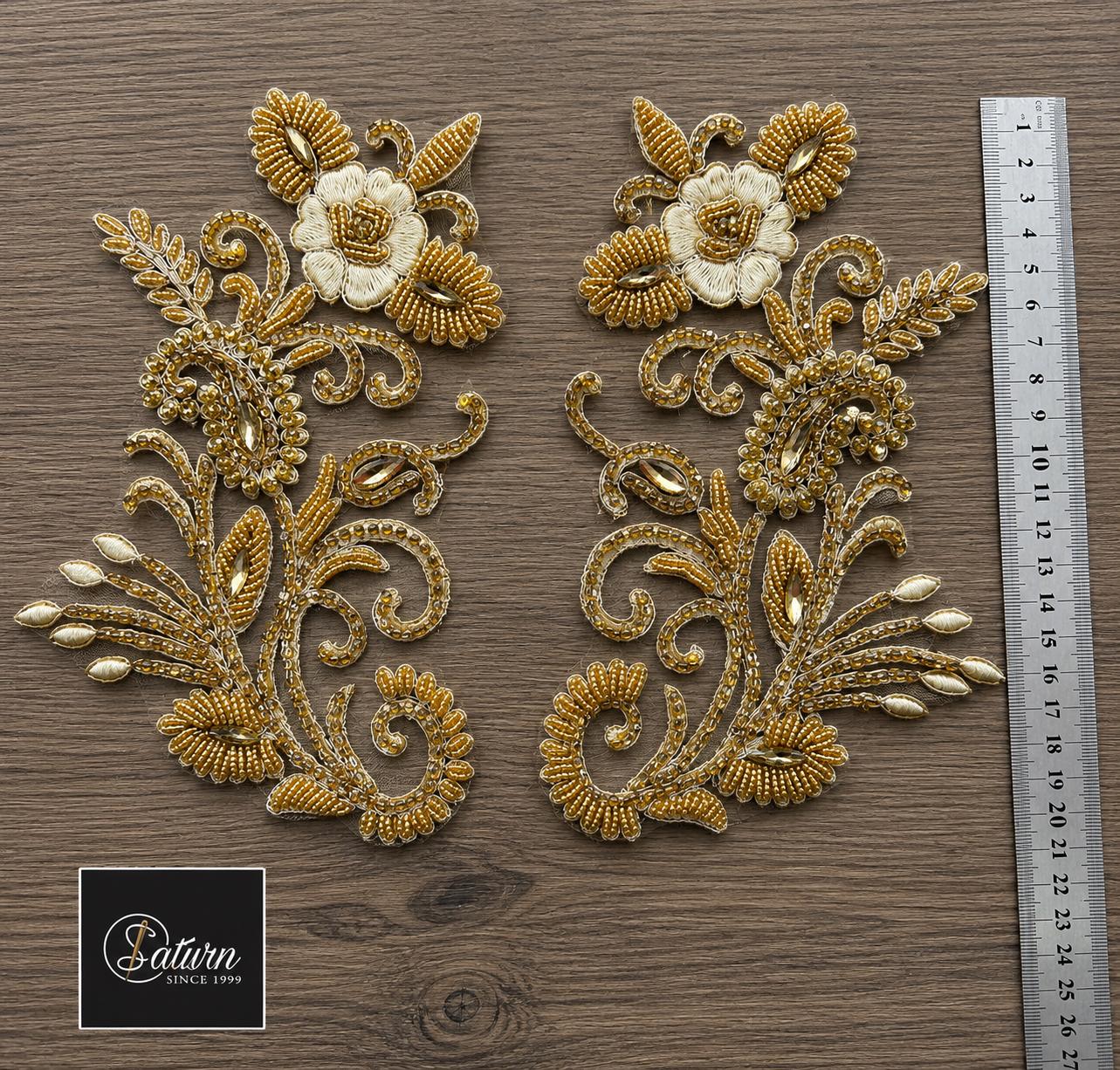 Aplicatie pe tul  de cusut cu margele, cristale si flori 3D. Set de 2 piese MODEL 2217