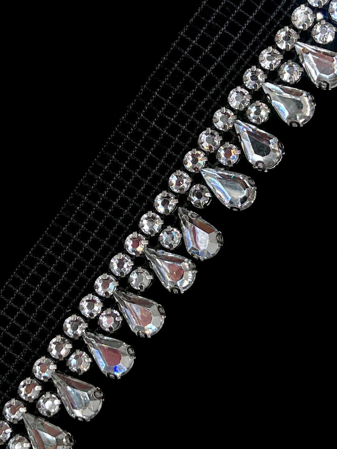 Banda decorativa pe tull cu strasuri argintii si cristale, model DJ 910/la metru/1,8cm