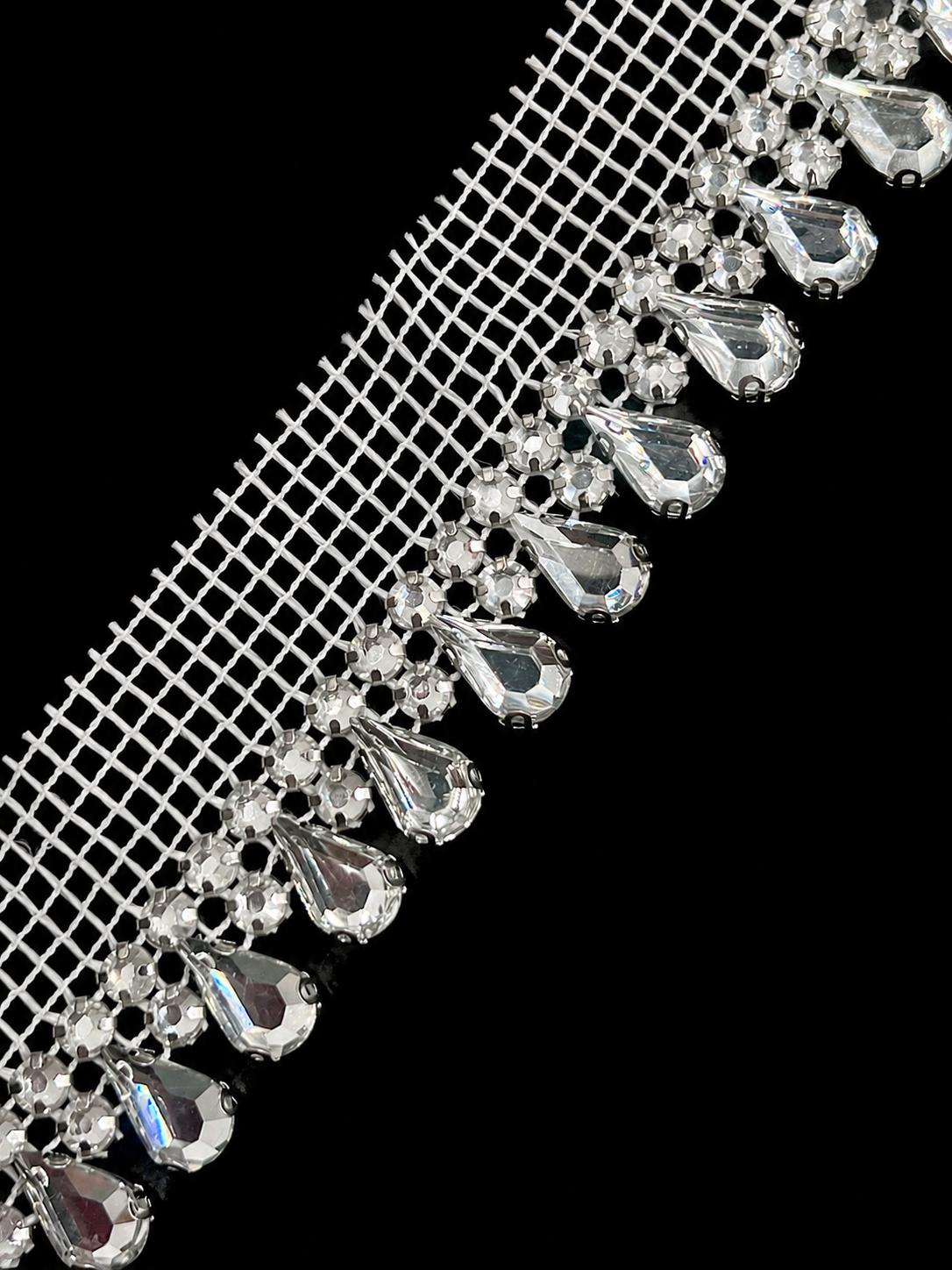 Banda decorativa pe tull cu strasuri argintii si cristale, model DJ 910/la metru/1,8cm
