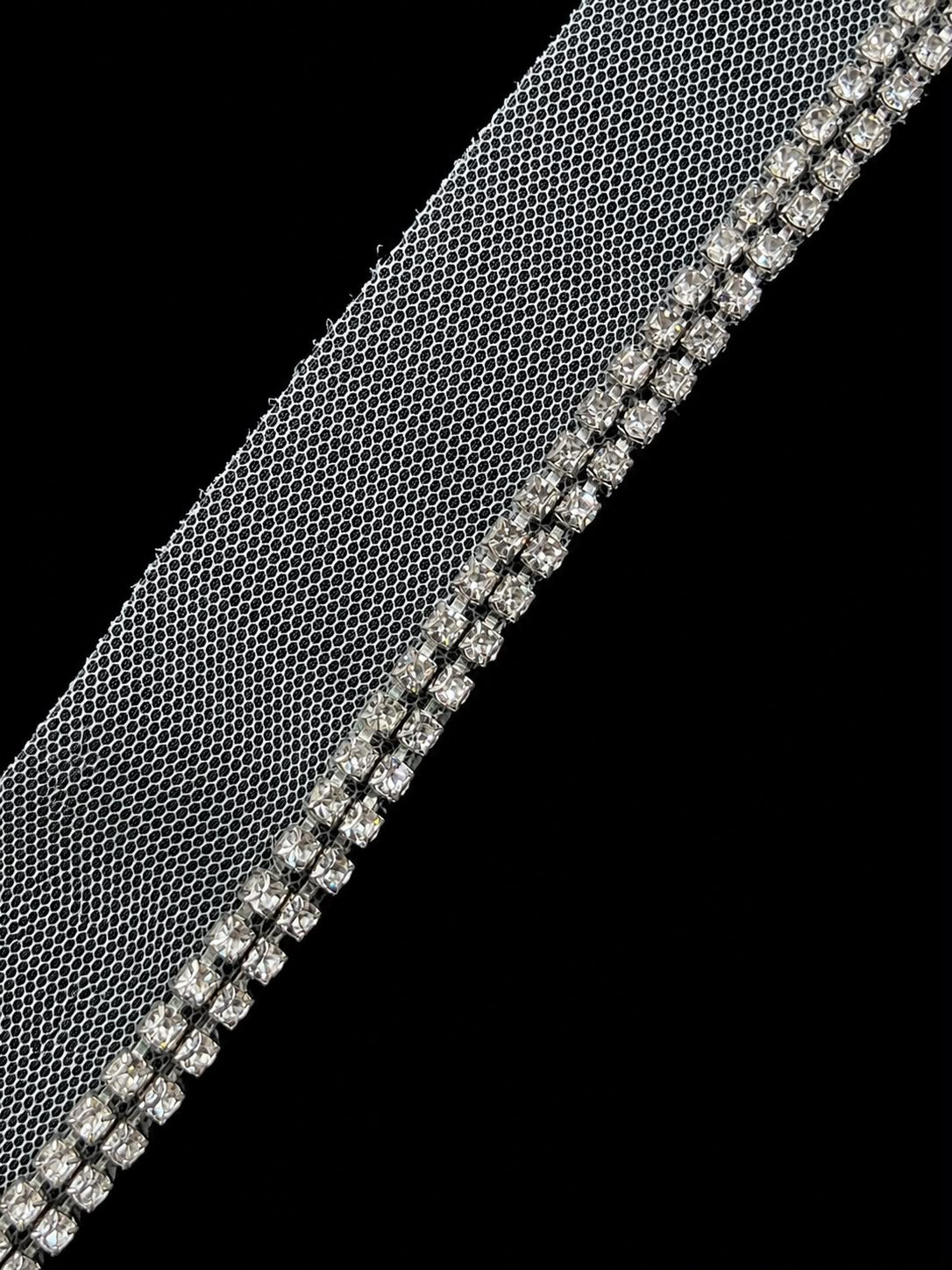 Banda decorativa cu strasuri pe tull, model 0861\la metru\2,5 cm \ dimensiunea pietrei ss18-4,5 mm