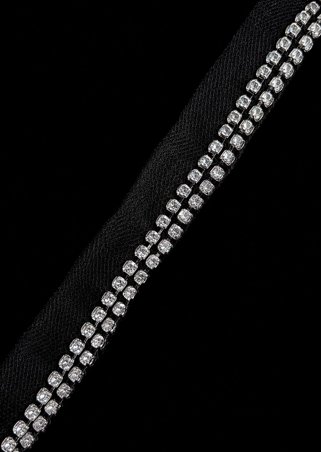 Banda decorativa cu strasuri pe tull, model 0861\la metru\2,5 cm \ dimensiunea pietrei ss18-4,5 mm