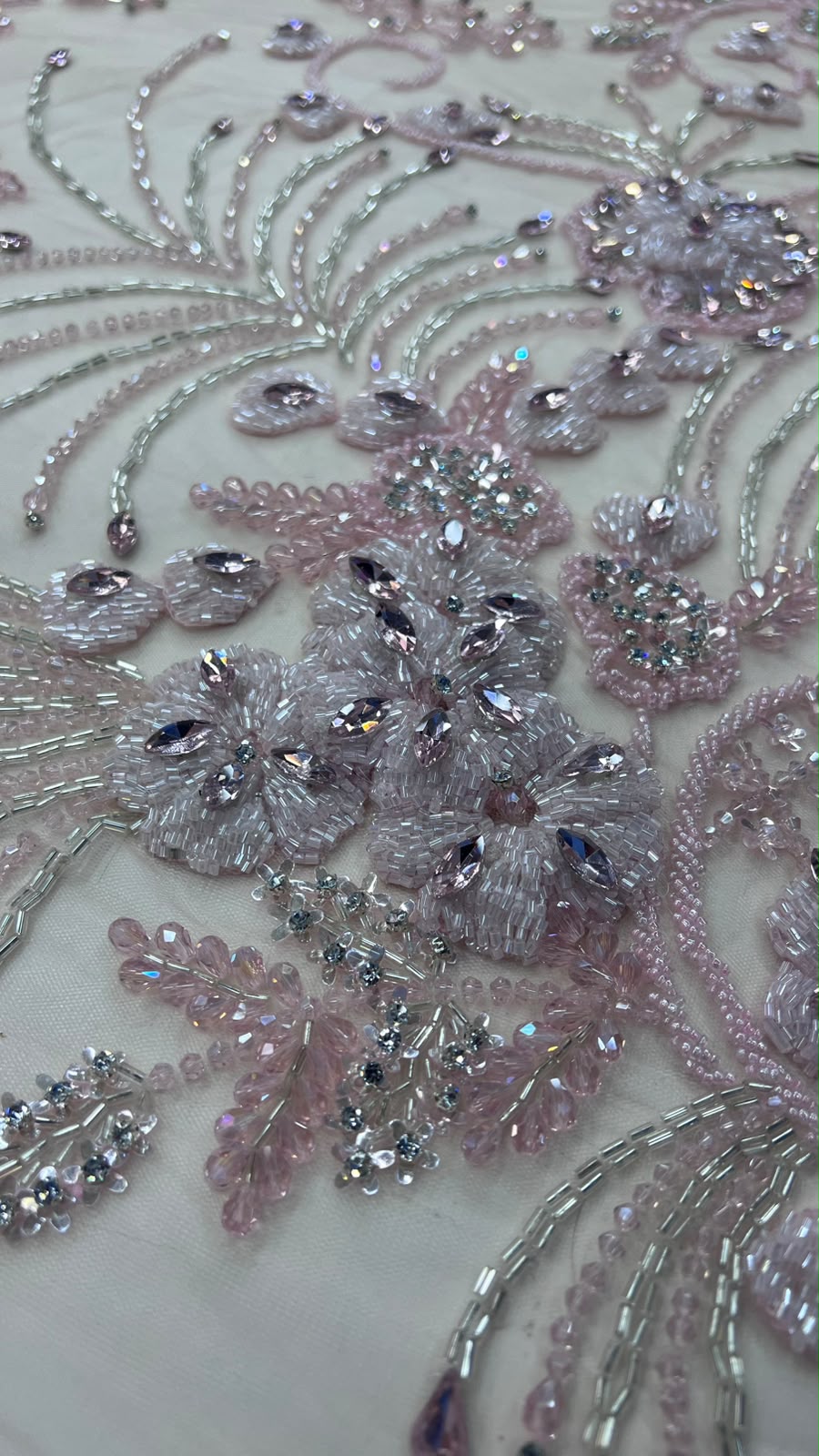 Broderie premium pe tul roz cu cristale si margele Model J1 3373, 140 cm, la metru