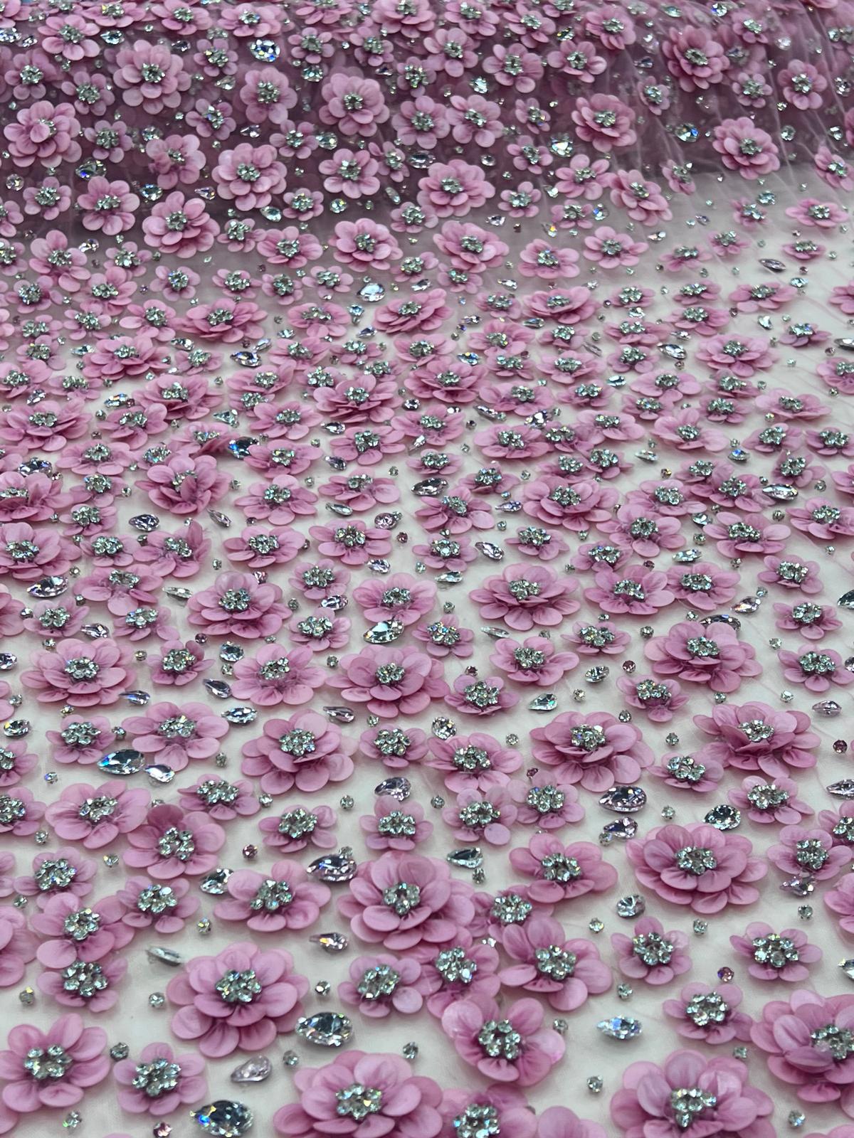 Broderie pe tull cu flori 3D roz inchis si cristale, – K2213, 140 cm/ la metru