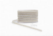 Banda decorativa pe tulle cu perle si margele, latime 1,5 cm/la metru