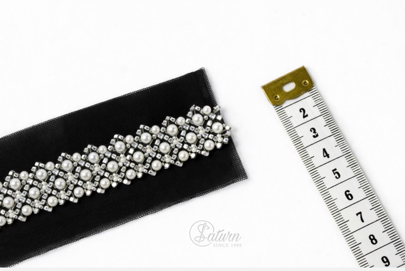 Banda decorativa cu perle si stras pe tulle alb/negru 2.5 cm/ la metru K2910-2