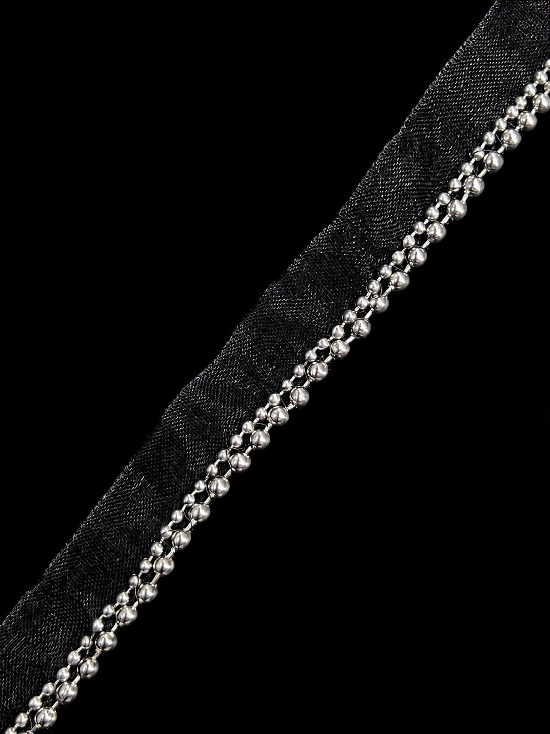 Banda Decorativa Neagra cu Margele Metalice Argintii – Banda Eleganta pentru Rochii si Accesorii la metru\ dimensiune piatra 0,4cm