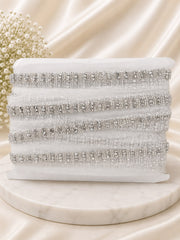 Banda Decorativa cu Strasuri si Cristale pe Tul Fin – Model Elegant Argintiu, pentru Rochii si Accesorii la metru \dimensiune piatra 1,5cm