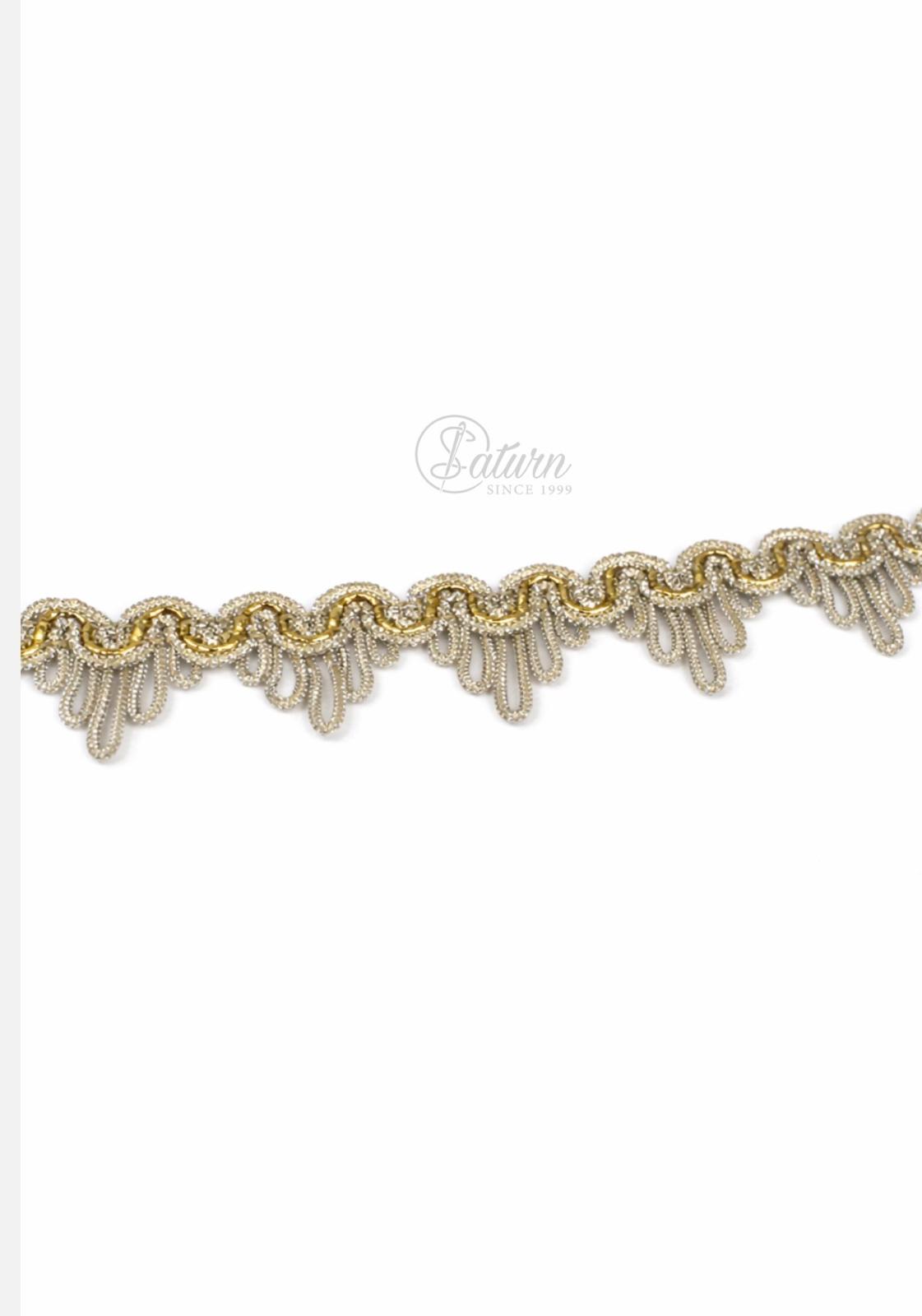 Banda decorativa argintie 1.4 cm cu fir metalizat pentru decoratiuni si proiecte handmade banda decorativa
pasmanterie
accesorii cusut
fir metalizat
ornamente textile
materiale handmade
