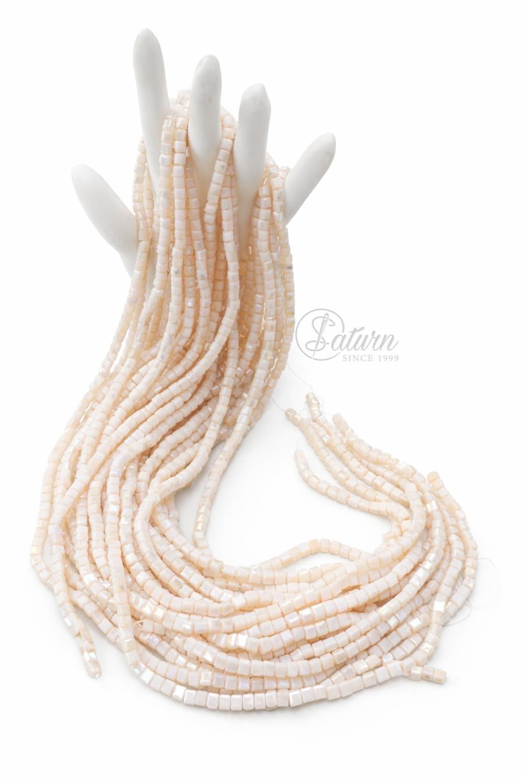 Sirag de margele/perle din sticla patrate 4mm diverse culori handmade mercerie saturn 