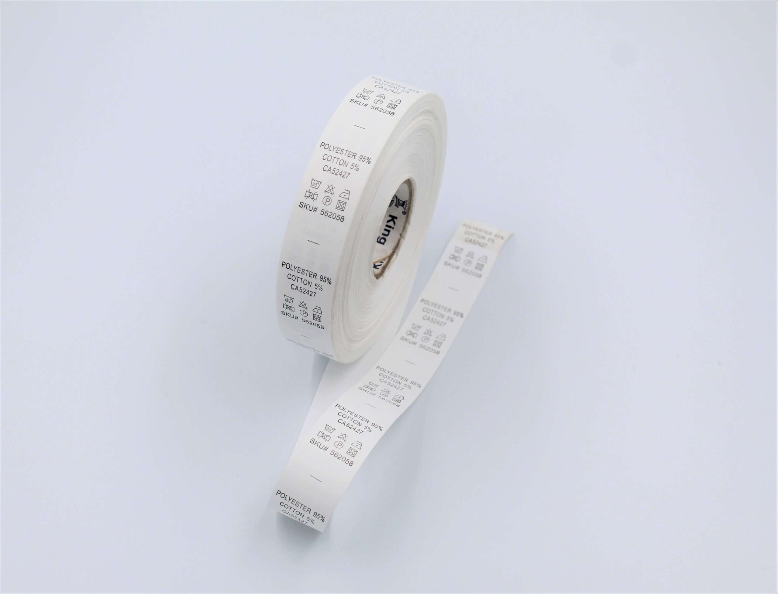 Etichete compozitie haine si textile 2,5 x 5 cm – 2000 etichete/rola