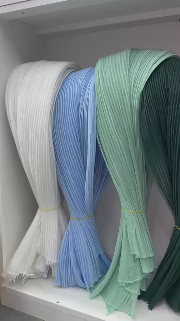 Încărcați videoclipul: Material Textil Plisat Rigid cu Textura Groasa si Volane Decorative 50 cm *145 cm