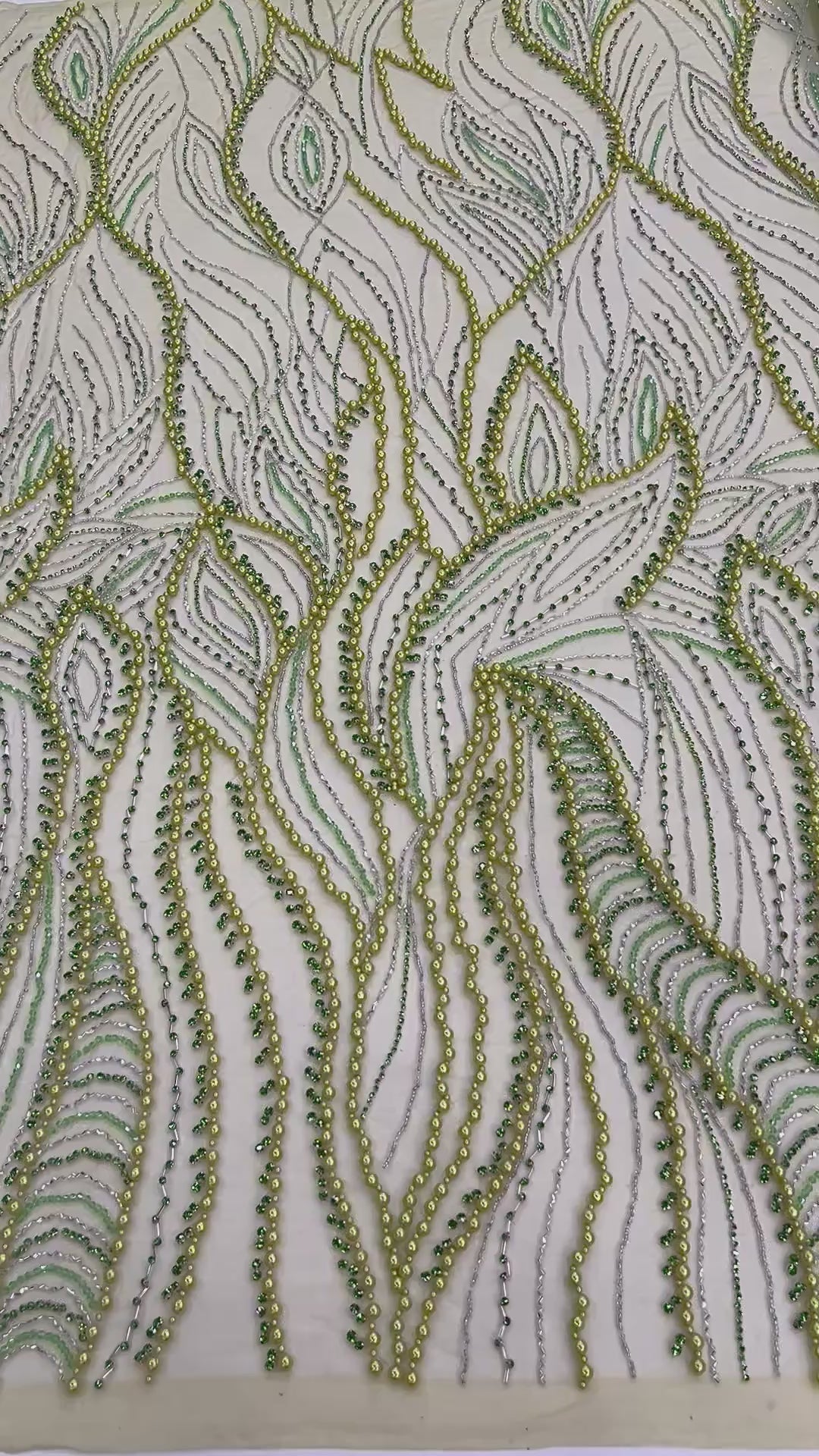 Încărcați videoclipul: Broderie eleganta cu margele si paiete pe tulle Verde –, 140 cm\la Metru , Model SJT1107