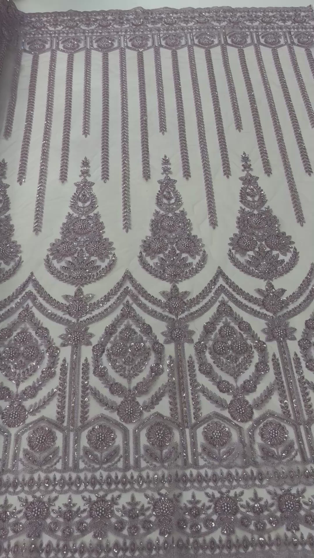 Broderie cu paiete pe tul 140 cm latime - material premium pentru rochii de seara si ocazie