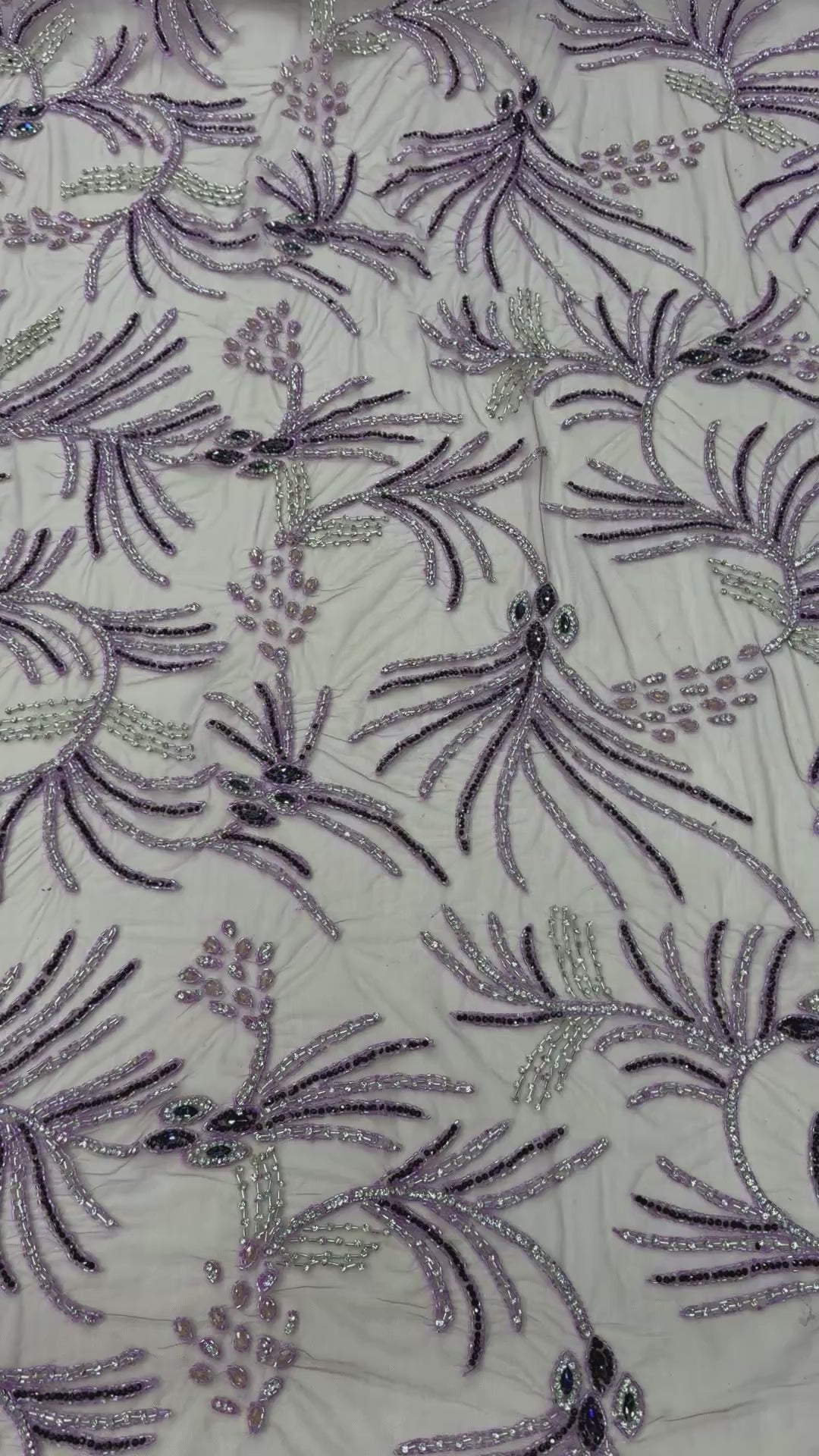 Încărcați videoclipul: Broderie Lila Luxury cu Cristale si Margele pe Tul Premium AL656