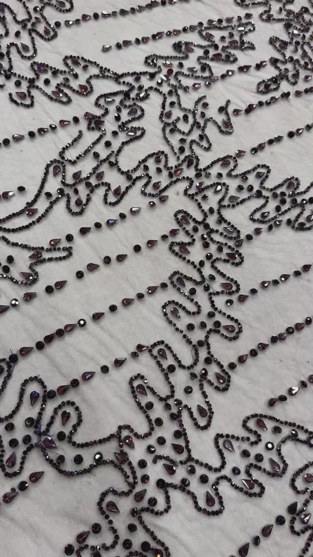 Încărcați videoclipul: Broderie premium pe tul maro Model J1 3399, latime 140 cm, cu cristale si margele
