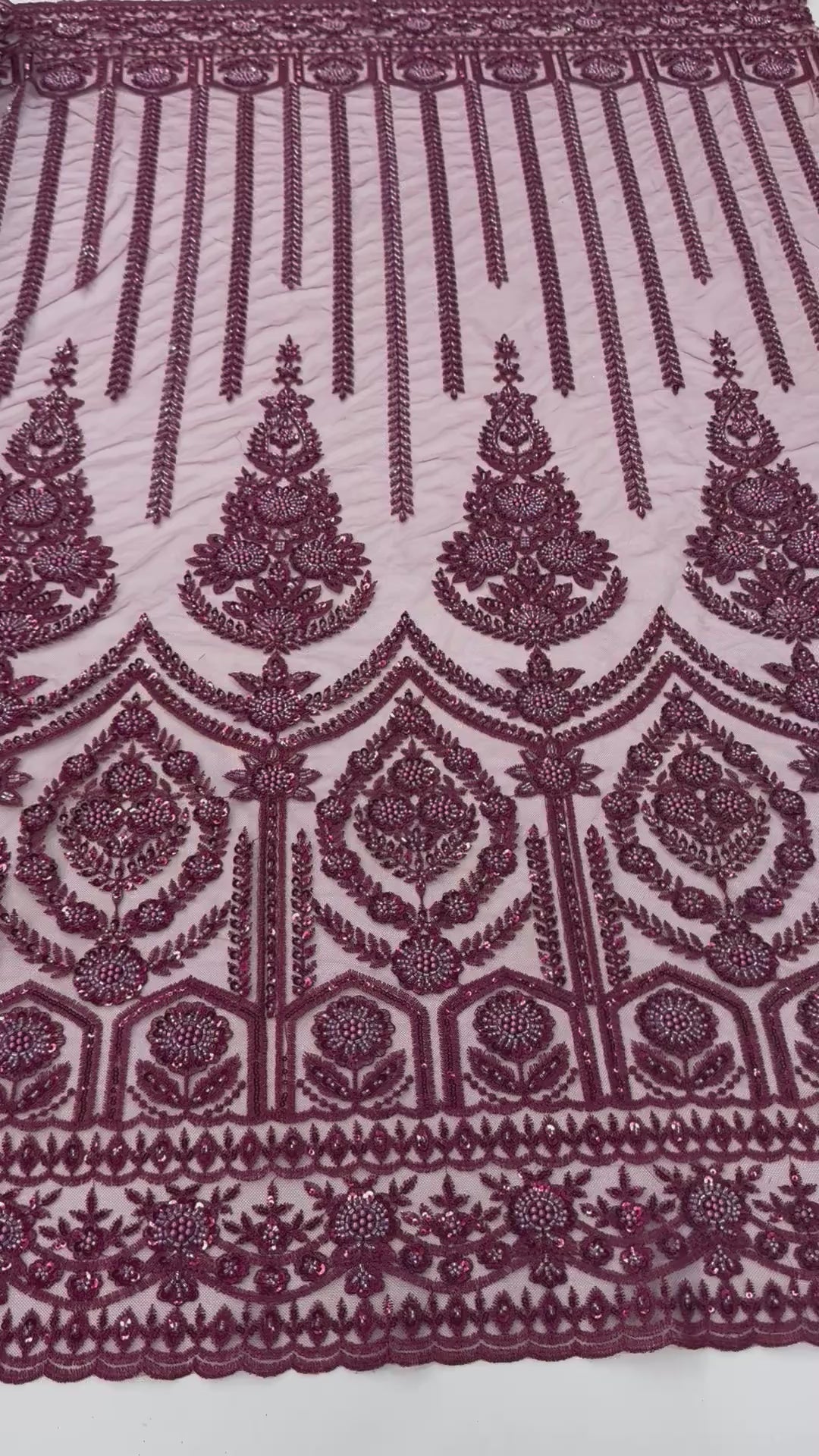 Încărcați videoclipul: Broderie cu paiete pe tul 140 cm latime - material premium pentru rochii de seara si ocazie