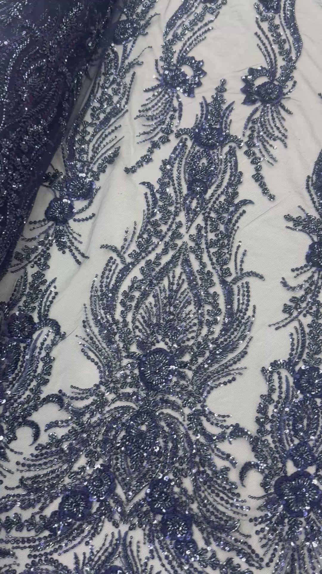 Încărcați videoclipul: Broderie premium bordo cu paiete si margele – material lux pentru rochii de seara si gala