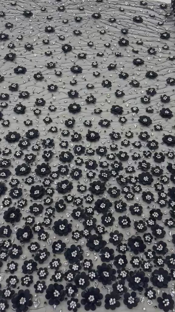 Încărcați videoclipul: Broderie cu flori 3D si cristale – Negru – Model K2213 140 cm/ la metru