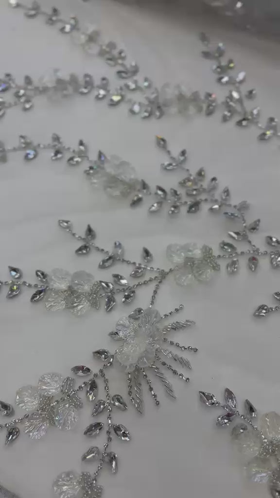 Încărcați videoclipul: Broderie florala 3D cu cristale premium pe tull fin DB1366
