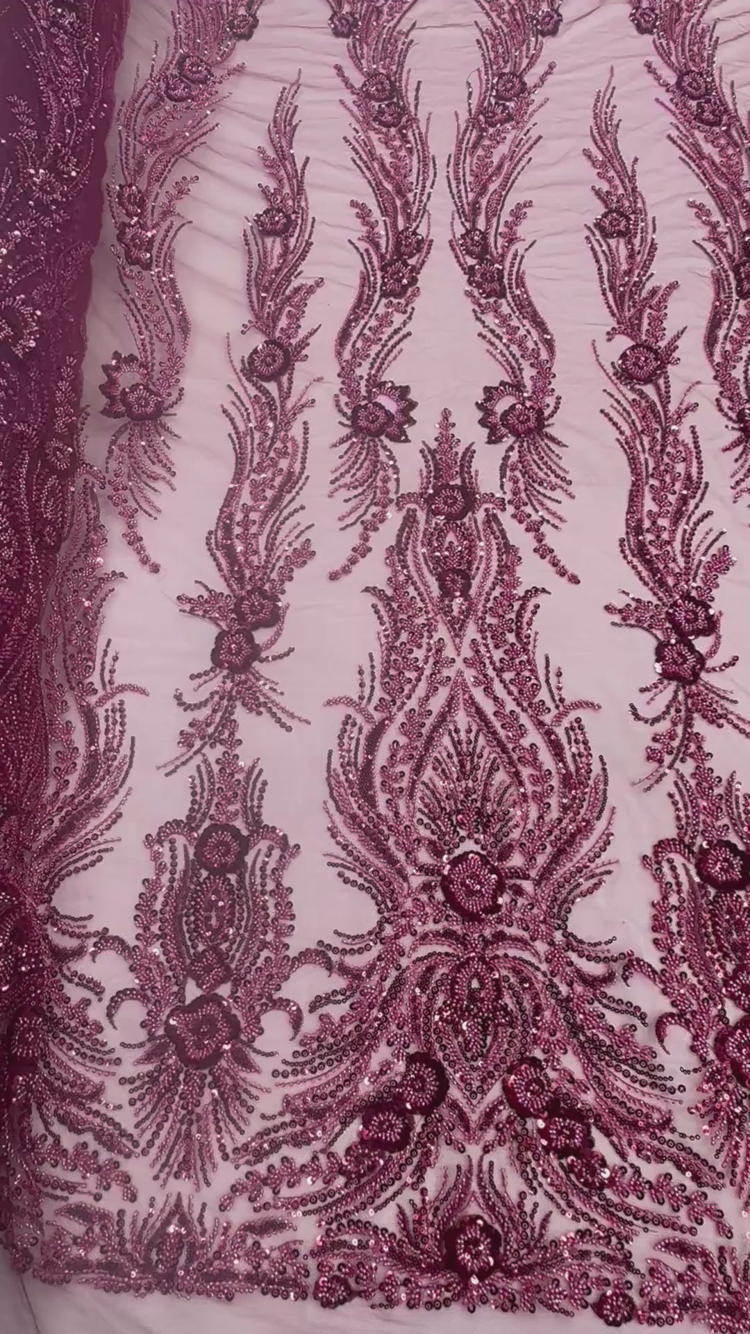 Încărcați videoclipul: Broderie premium bordo cu paiete si margele – material lux pentru rochii de seara si gala