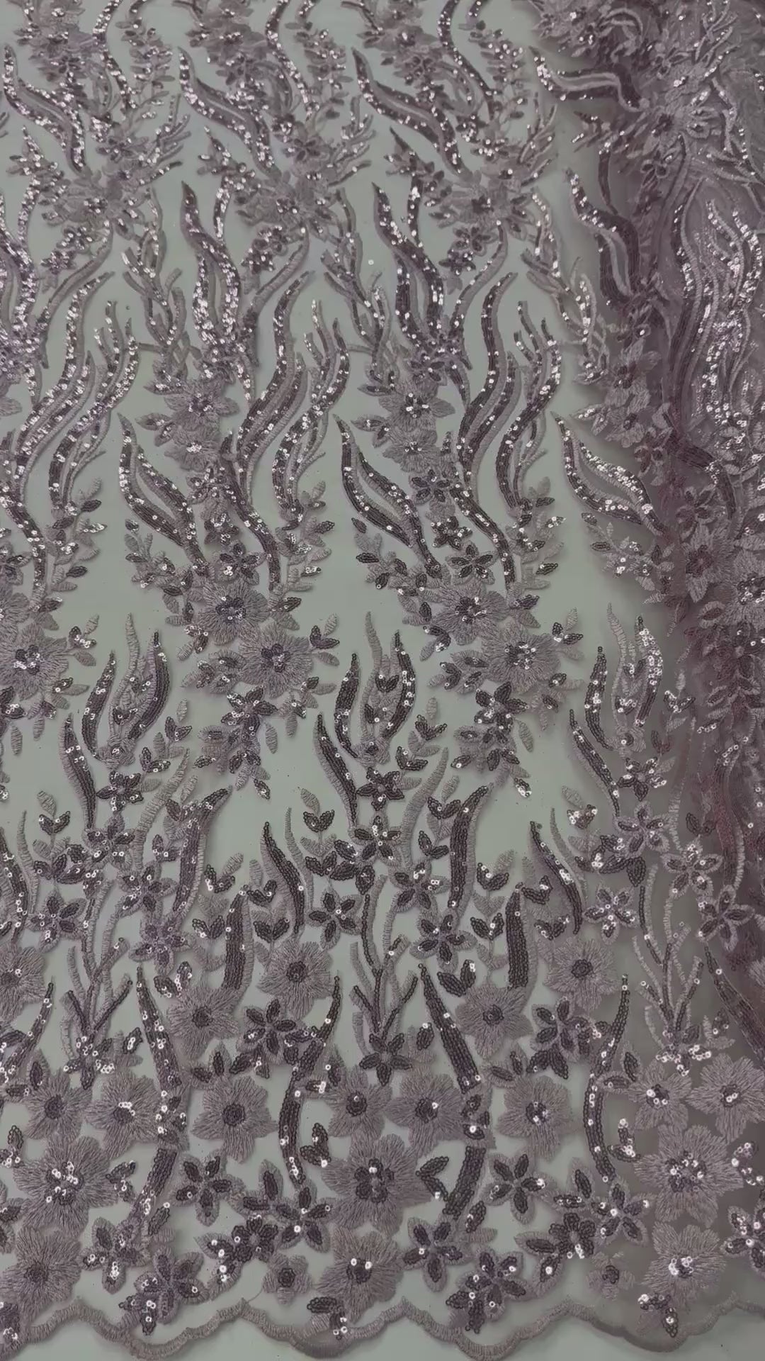 Încărcați videoclipul: Broderie premium lila pudrat cu paiete – material elegant pentru rochii de seara