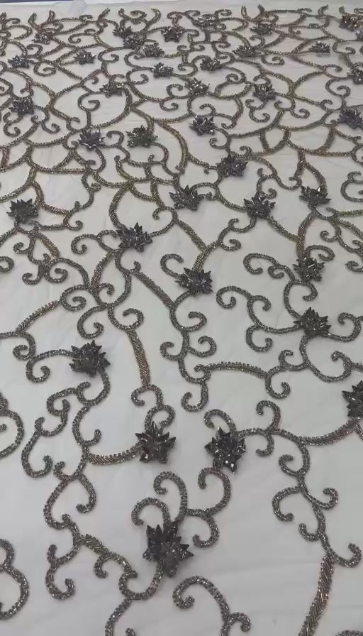 Încărcați videoclipul: Broderie premium pe tul cu margele si 